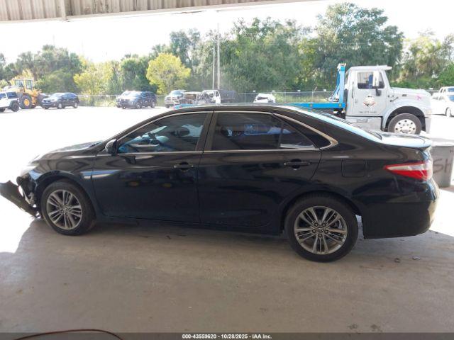 Toyota Camry Se Image 11