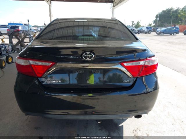 Toyota Camry Se Image 12