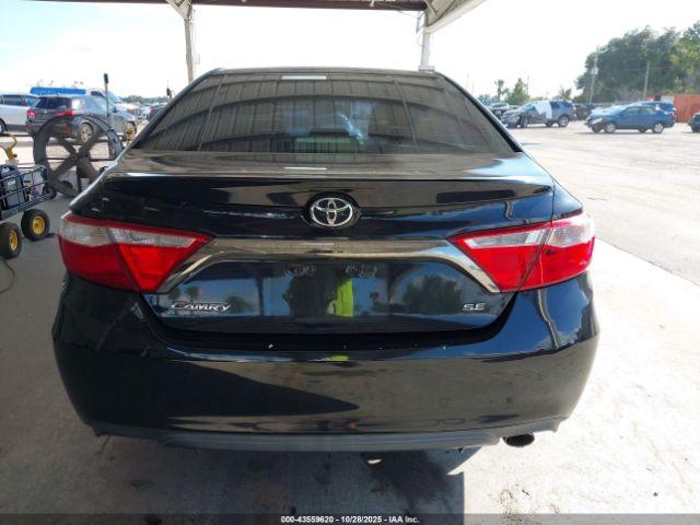 Toyota Camry Se Image 12