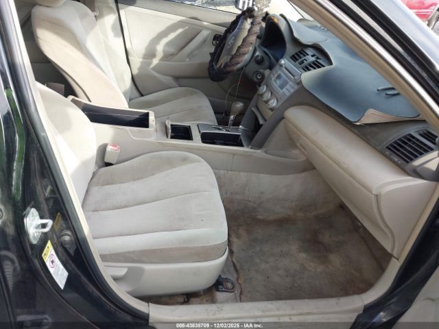 Toyota Camry Image 11