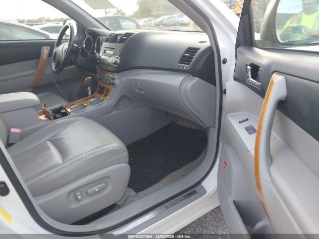 Toyota Highlander Limited Image 3