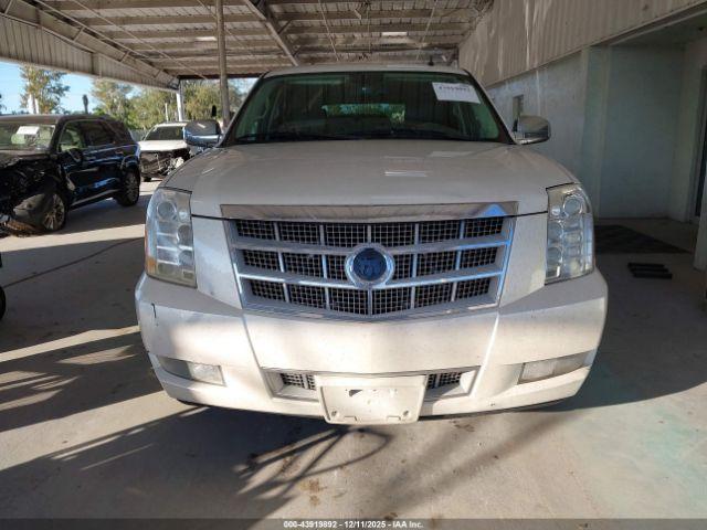 Cadillac Escalade Platinum Edition Image 2