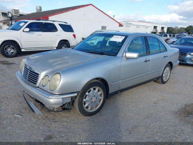 Mercedes-Benz E-Class Image 5