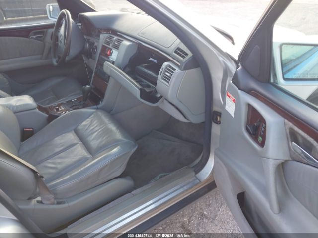 Mercedes-Benz E-Class Image 4