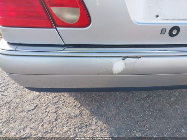 Mercedes-Benz E-Class Image 3