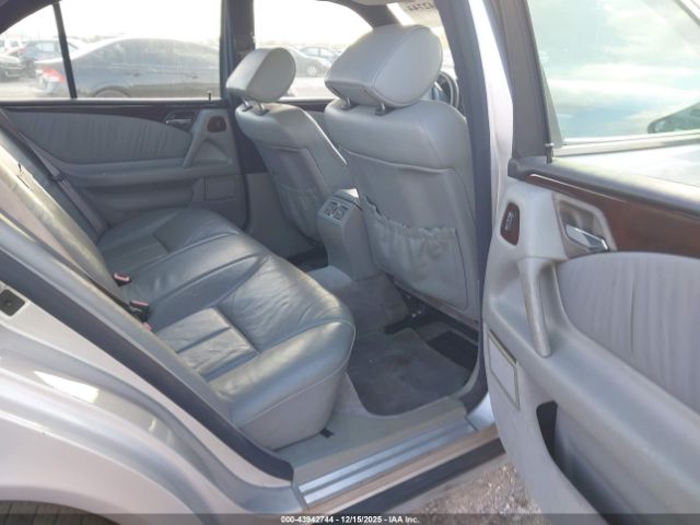 Mercedes-Benz E-Class Image 7