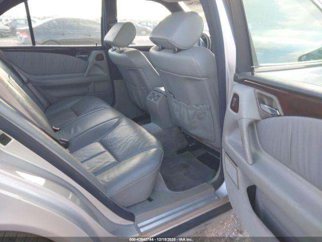 Mercedes-Benz E-Class Image 7