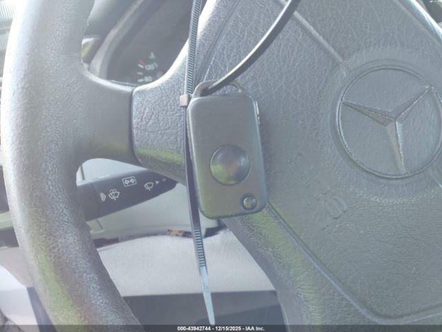 Mercedes-Benz E-Class Image 10