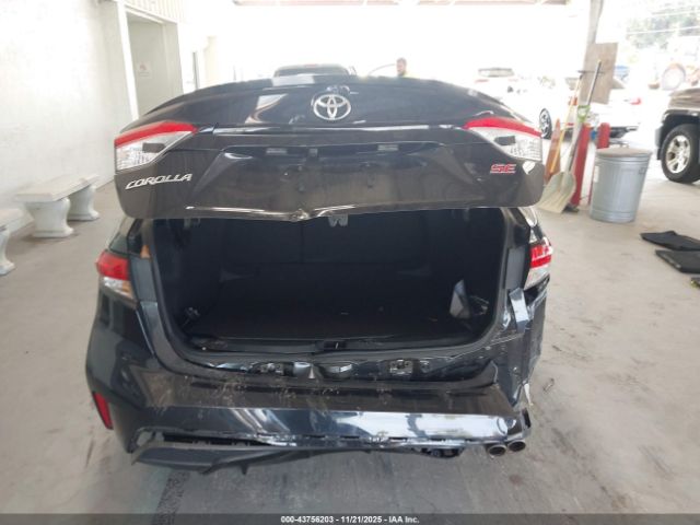 Toyota Corolla Se Image 12