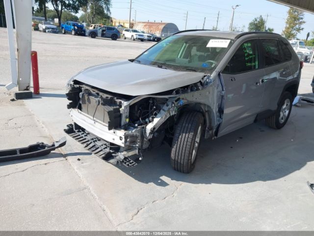 Toyota RAV4 Xle Image 13