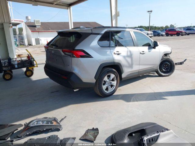 Toyota RAV4 Xle Image 2