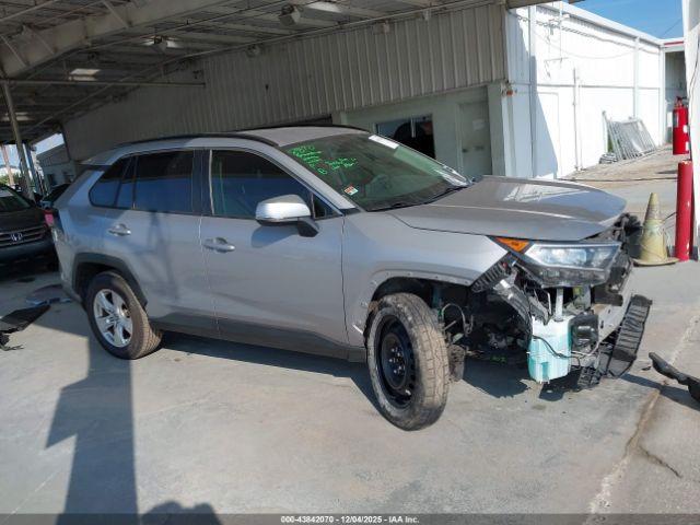 Toyota RAV4 Xle Image 16