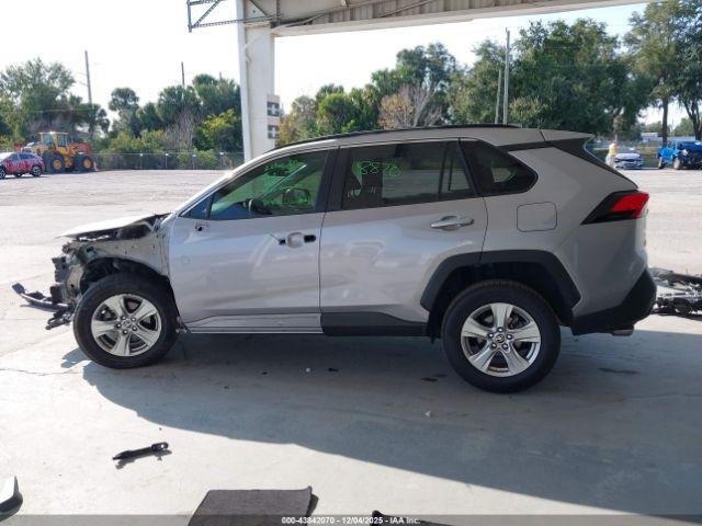 Toyota RAV4 Xle Image 12
