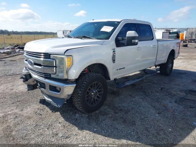 Ford F-350 Lariat Image 13