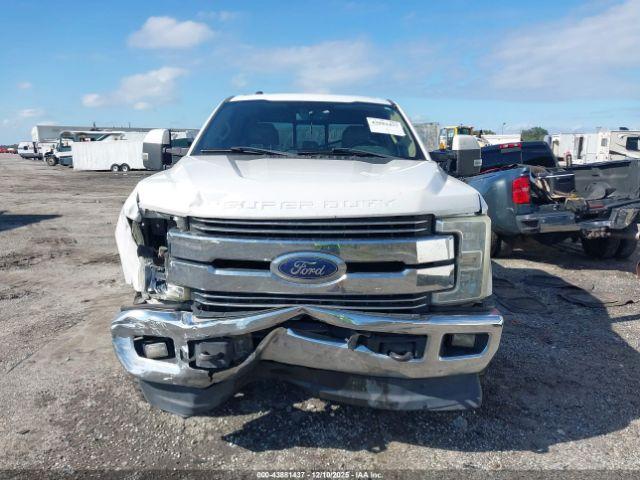 Ford F-350 Lariat Image 11