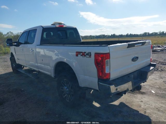 Ford F-350 Lariat Image 6