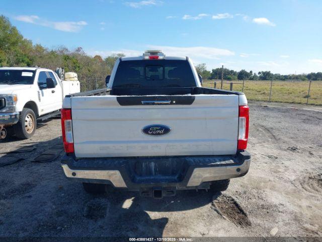 Ford F-350 Lariat Image 7