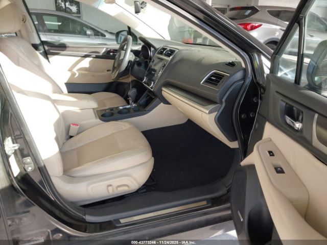 Subaru Legacy 2.5i Limited Image 6