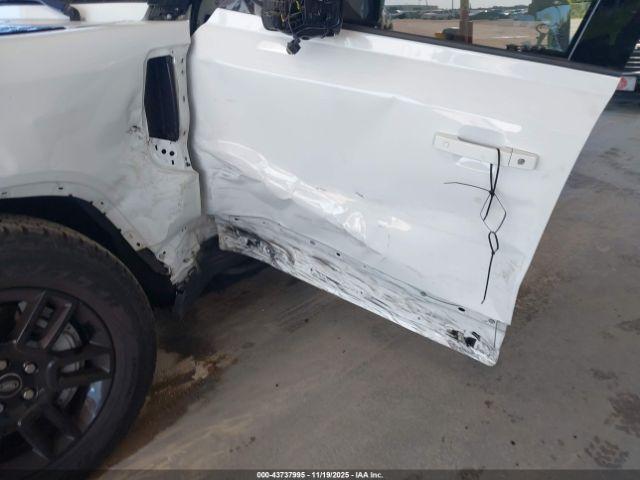 Land Rover Defender 110 Se Image 4