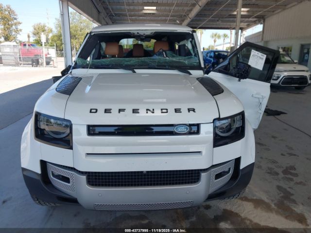 Land Rover Defender 110 Se Image 8