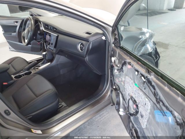 Toyota Corolla Le Image 12