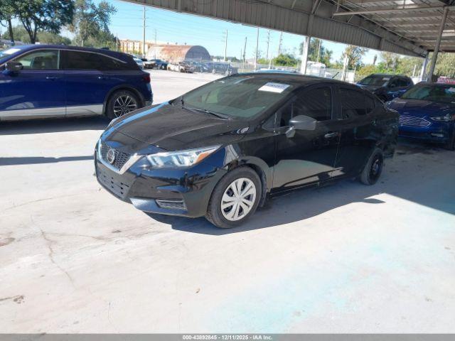 Nissan Versa S Image 3