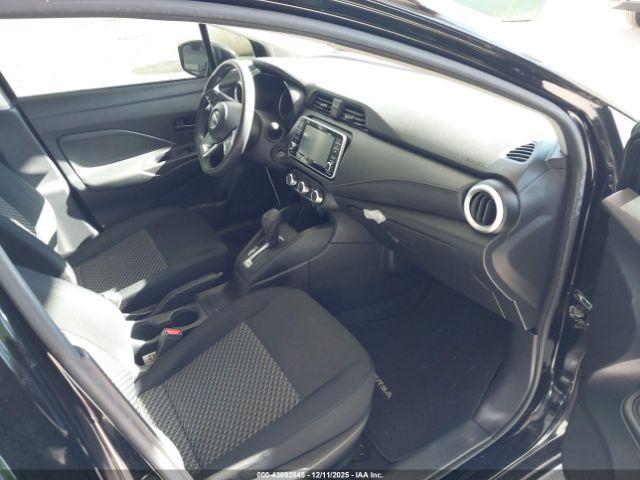 Nissan Versa S Image 9