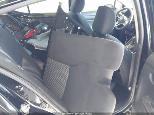 Nissan Versa S Image 4