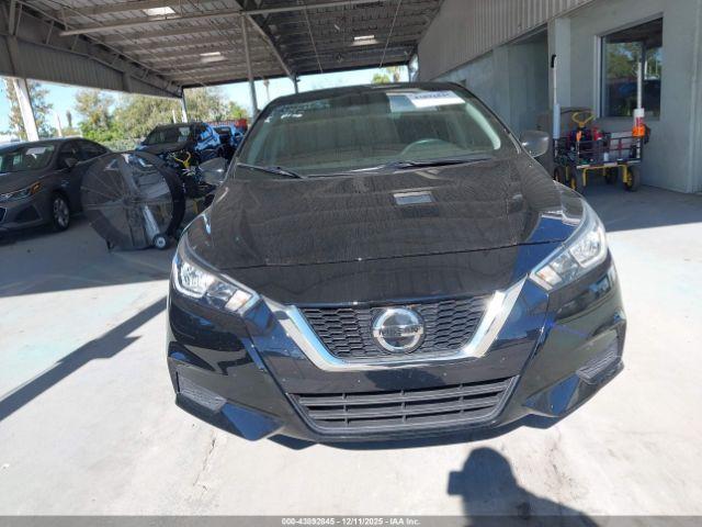 Nissan Versa S Image 15