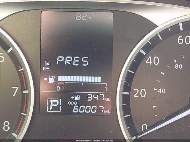 Nissan Versa S Image 13