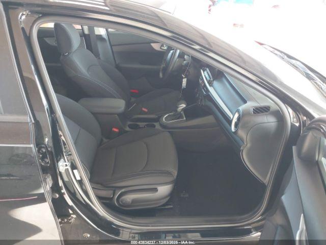 Kia Forte Lxs Image 14