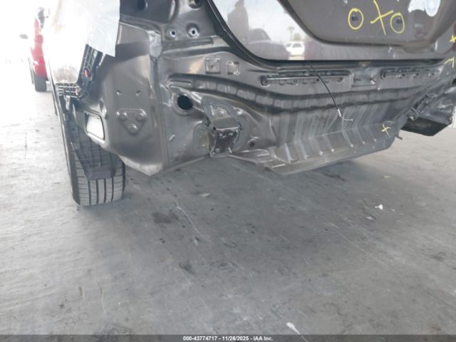 Toyota Camry Le Image 11