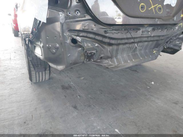 Toyota Camry Le Image 11