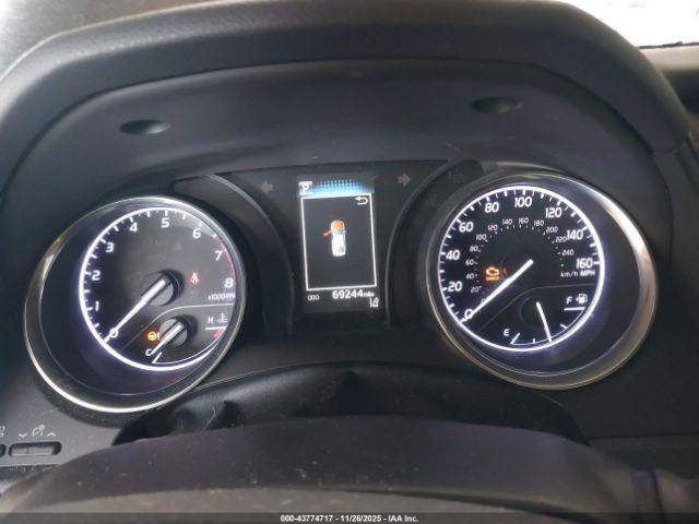 Toyota Camry Le Image 7