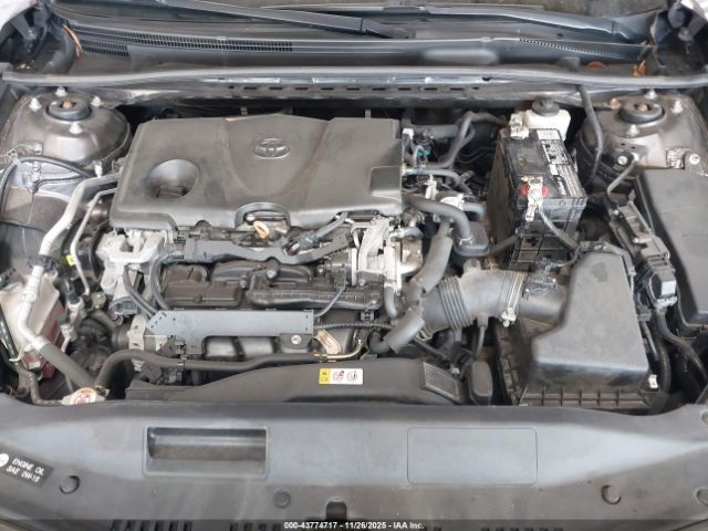 Toyota Camry Le Image 13