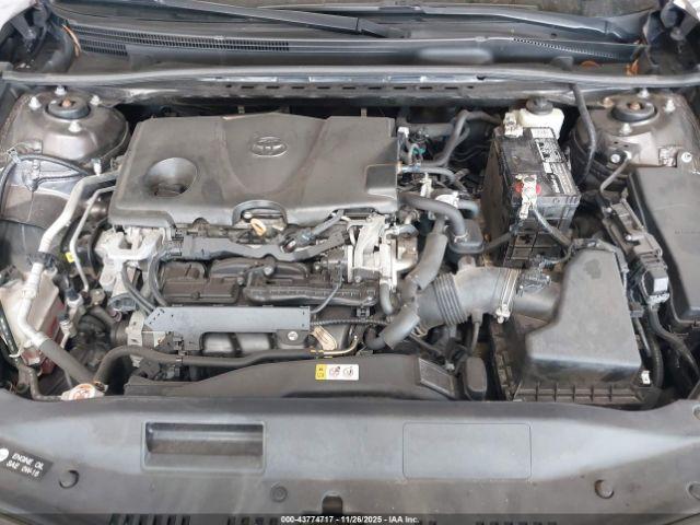 Toyota Camry Le Image 13