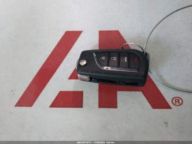 Toyota Camry Le Image 9