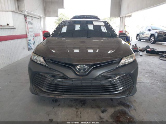 Toyota Camry Le Image 12