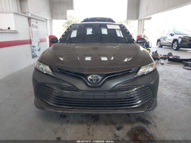 Toyota Camry Le Image 12