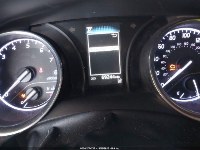 Toyota Camry Le Image 14