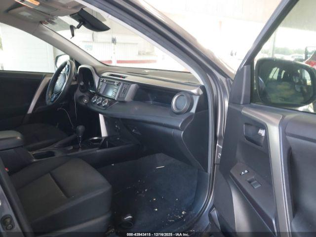 Toyota RAV4 Le Image 3