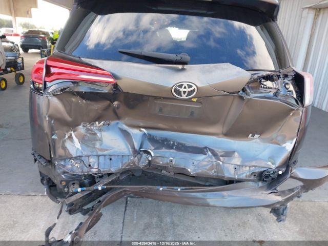 Toyota RAV4 Le Image 13