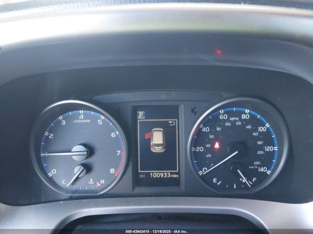 Toyota RAV4 Le Image 4