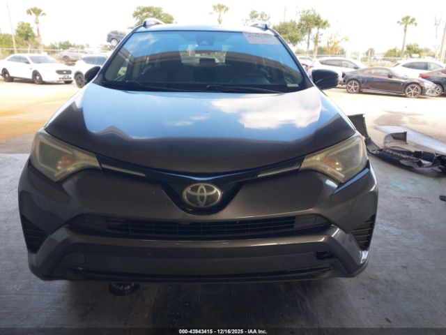 Toyota RAV4 Le Image 8