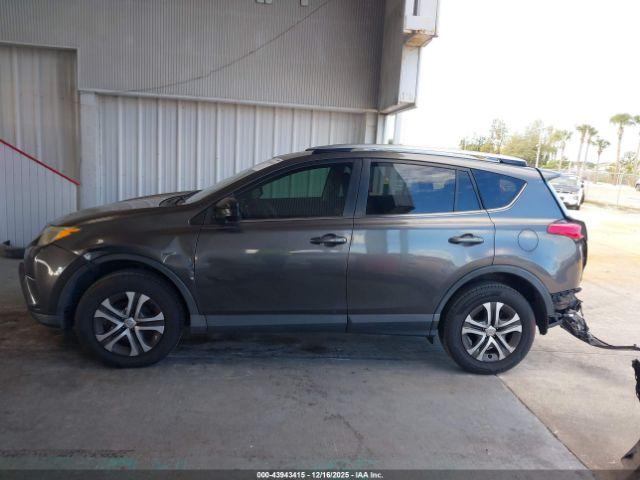 Toyota RAV4 Le Image 12