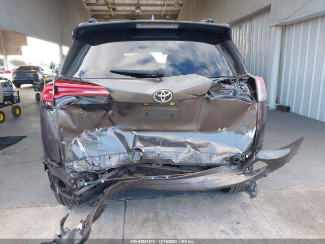 Toyota RAV4 Le Image 11