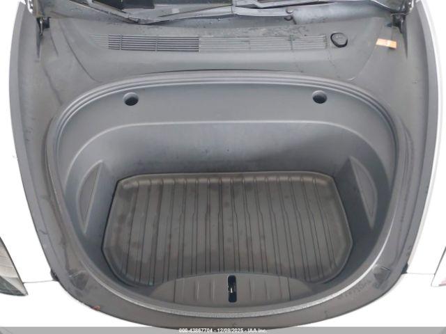 Tesla Model 3 Standard Range Plus Rear-wheel Drive Image 16