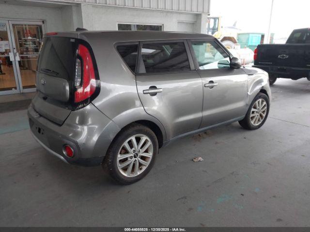 Kia Soul + Image 10