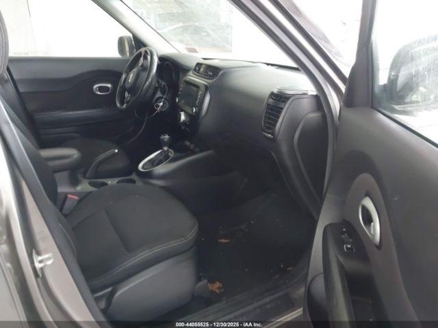 Kia Soul + Image 11