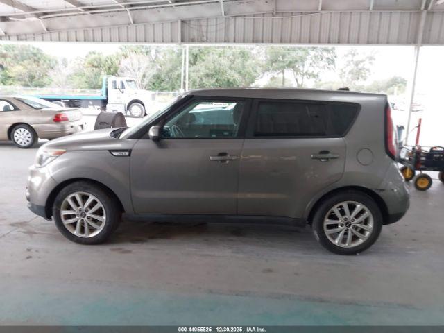 Kia Soul + Image 16